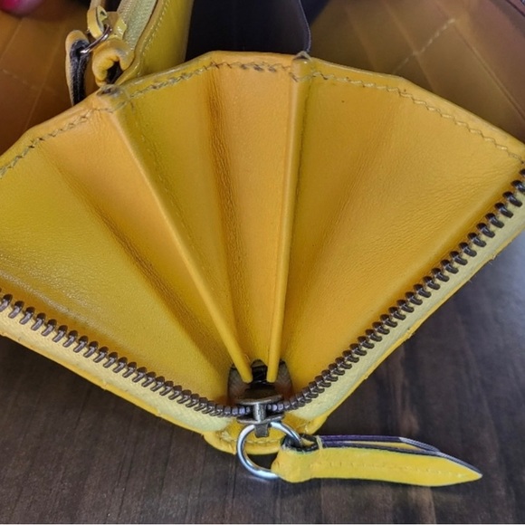 Authentic Gucci Yellow Leather Wallet - Picture 10 of 12